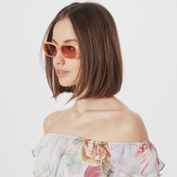 NWT Guess Azura Off-The-Shoulder Ruffled Floral Top - Picture 11 of 11